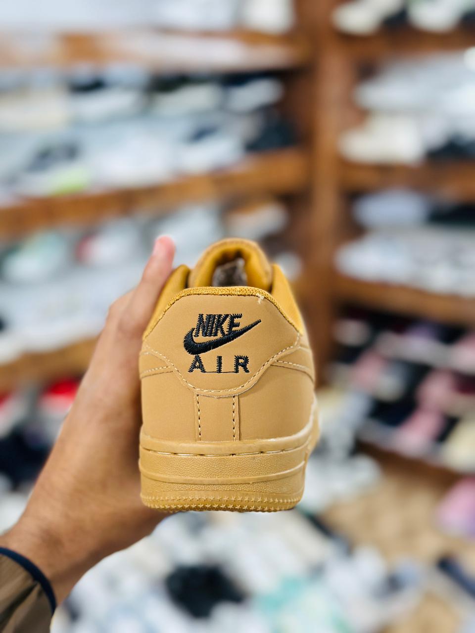 NIKE AIR CAMEL